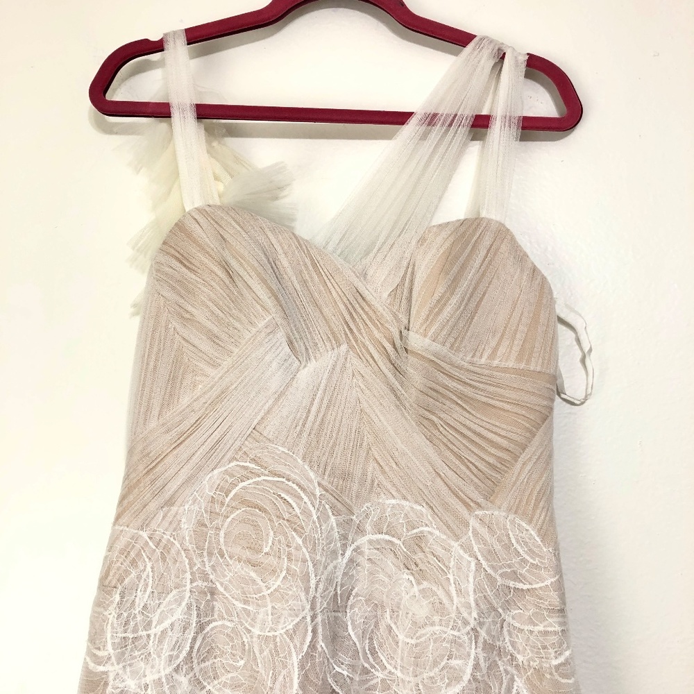 Vera Wang Bridal Olympia 110515 Silk Tulle & Chantilly Lace Gown - Picture 4 of 12